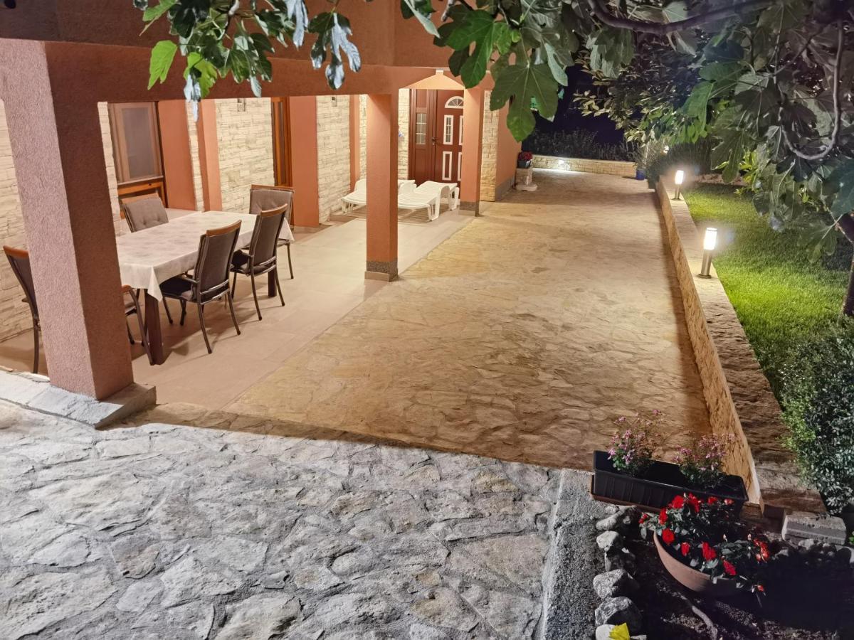 Ferienwohnung Apartman Bura Posedarje Exterior foto