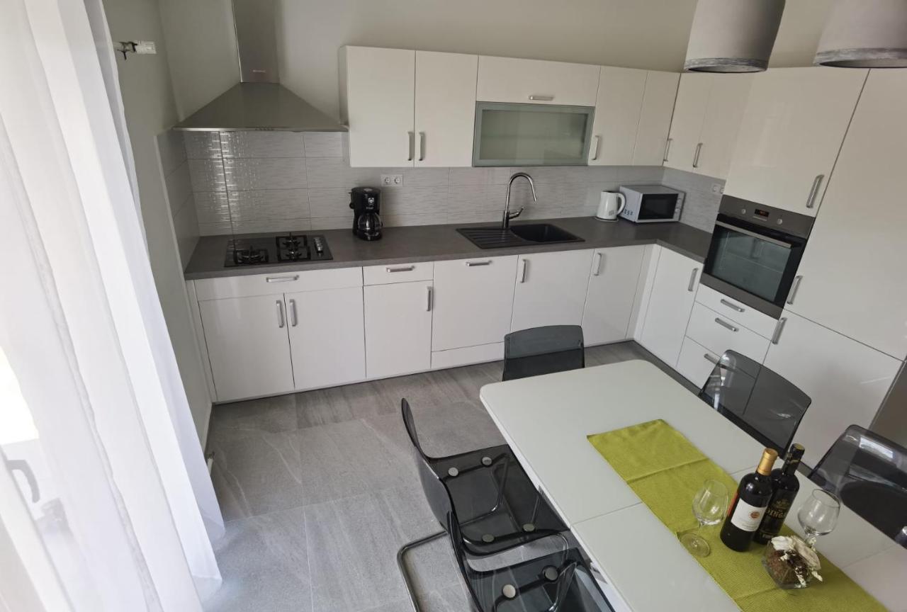 Ferienwohnung Apartman Bura Posedarje Exterior foto
